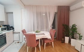 Spacious Appartment In Green Area, 5 Km To Khreschatyk